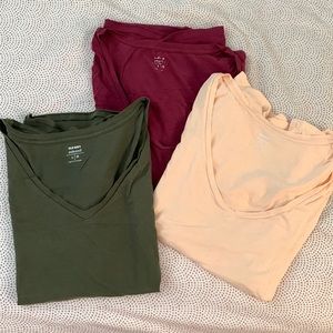 Old Navy relaxed V-neck T-shirt’s